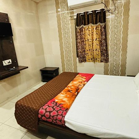 Hotel Shree Nath - 200 Meters From Dwarkadhish Temple Exterior foto