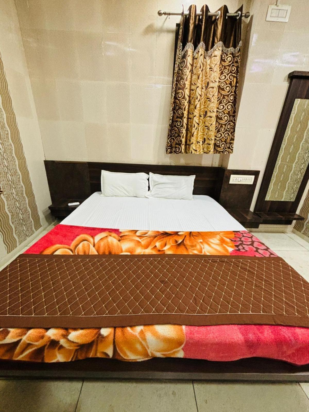 Hotel Shree Nath - 200 Meters From Dwarkadhish Temple Exterior foto