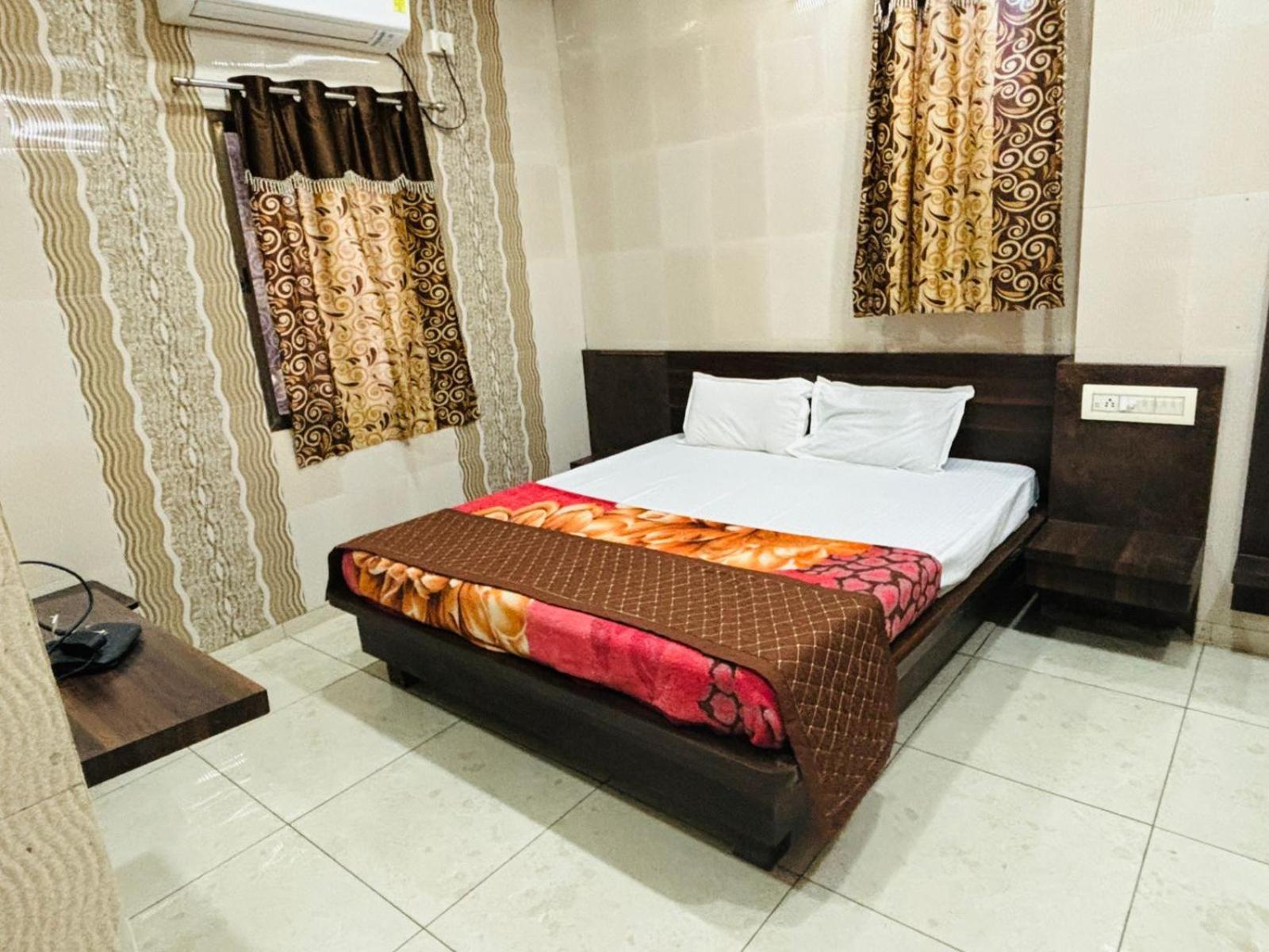Hotel Shree Nath - 200 Meters From Dwarkadhish Temple Exterior foto