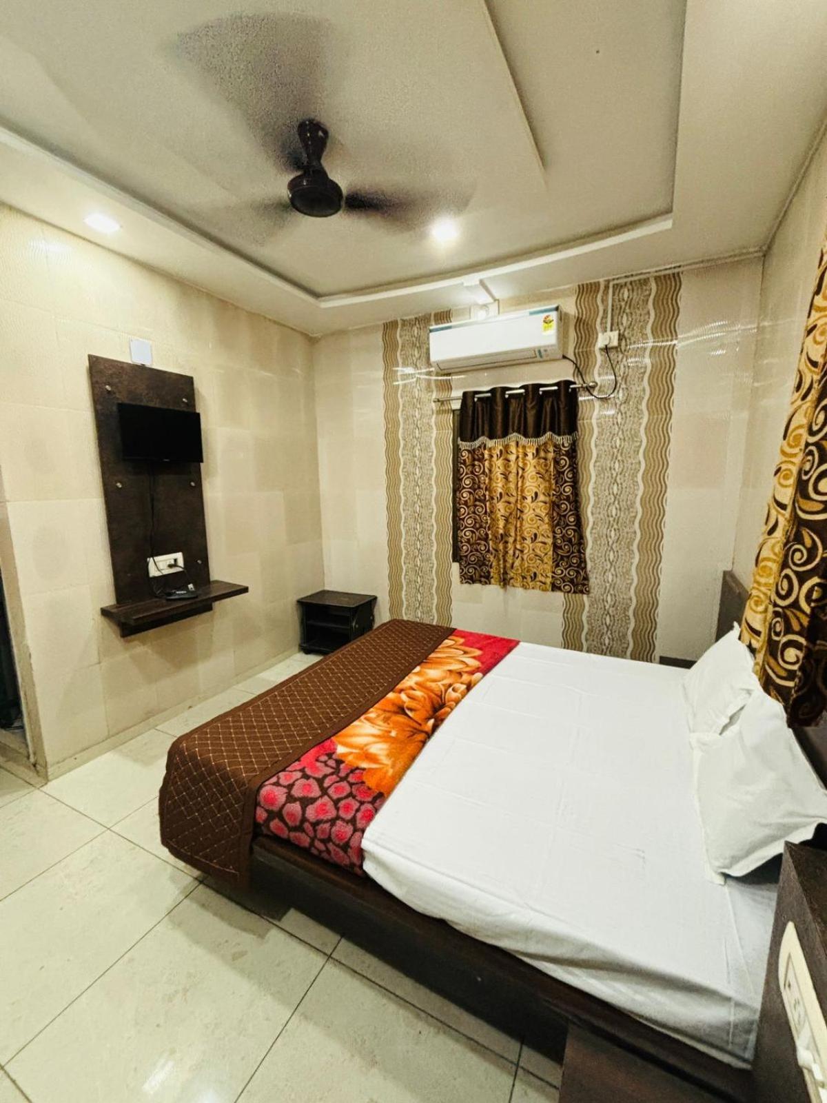 Hotel Shree Nath - 200 Meters From Dwarkadhish Temple Exterior foto